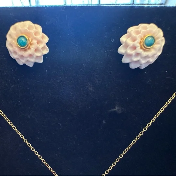 Carved Pink Conch Shell and Sleeping Beauty Turquoise Pendant and Earrings - Picture 3 of 5